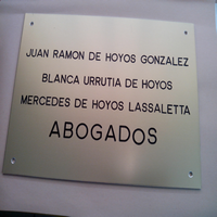 Placa aluminio oro grabada en negro