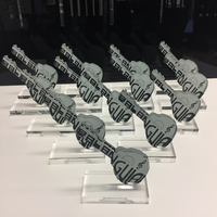 Trofeos mecanizados e impresos conmemorativos