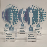 Trofeo impreso con peana grabada