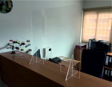Mampara anticontagio con ventana cara al publico